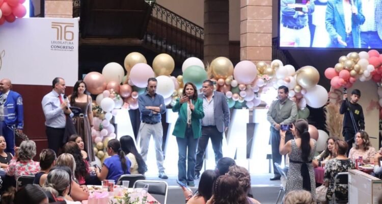 Congreso del Estado reconoce labor de las madres michoacanas en la sociedad