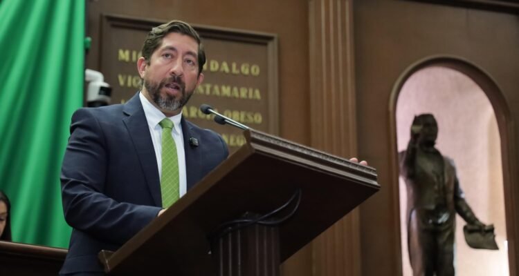 Propone Abraham Espinoza Villa licencia de conducir digital y gratuita en Michoacán