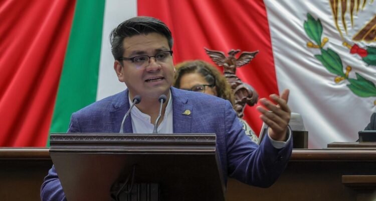 Celebra Toño Carreño reformas a la ley de educación, en beneficio de la salud de niñas y niños
