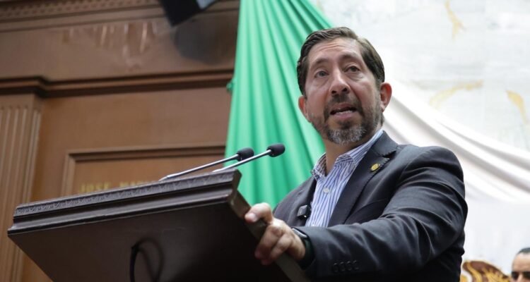 Abraham Espinoza Villa propone adopción intrafamiliar ágil en Michoacán