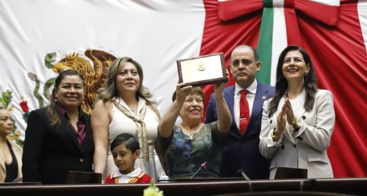 Congreso del Estado condecora al Proyecto Cendi con la Condecoración al Mérito Docente