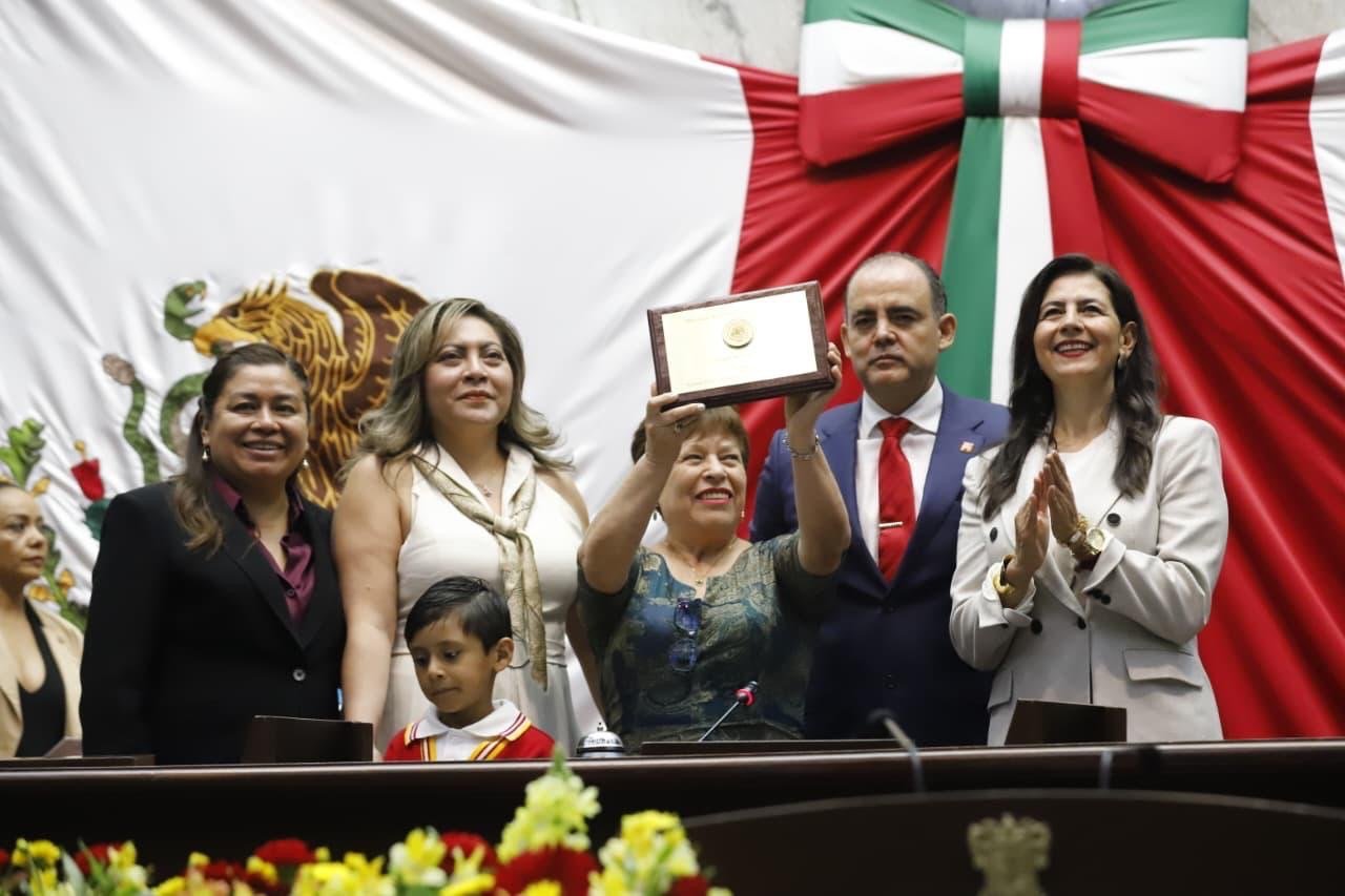 Congreso del Estado condecora al Proyecto Cendi con la Condecoración al Mérito Docente