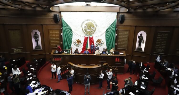 76 Legislatura reconoce el uso de la escritura a mano para fomentar el pensamiento crítico