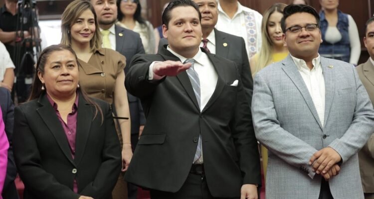 César Osuna Belmonte rinde protesta como diputado local